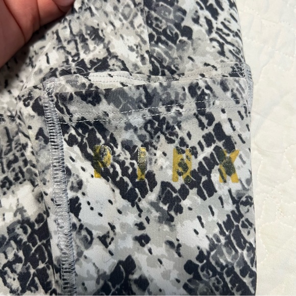 (3/$25) Victoria’s Secret Pink Snake Print Leggings - Picture 3 of 4